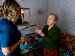 Дед Мороз со Снегурочкой навестили Шабунину Галину Борисовну из села Топлое.
