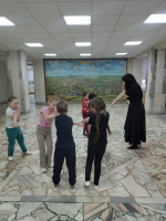 В рамках детского кружка общего развития творчества «Искорки» прошла игровая программа «Обнимашки».