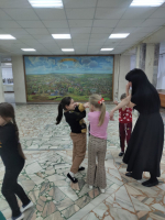 В рамках детского кружка общего развития творчества «Искорки» прошла игровая программа «Обнимашки».