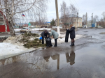 Сотрудники районного Дома культуры приняли участие в субботнике